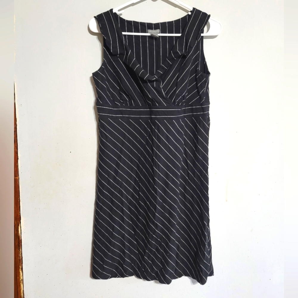 Ann Taylor Dress Medium petite Black White Pinstripe PM‎ Sleeveless Ruffle